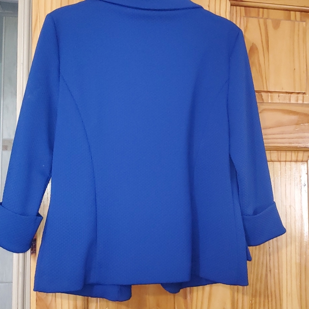 Blazer - Picture 5 of 5